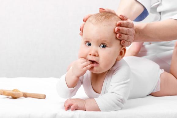 soulager maux de tête bébé